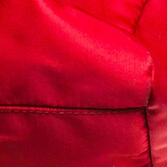 RED PRADA DRAWSTRING HOBO BAG - Picture 6 of 8